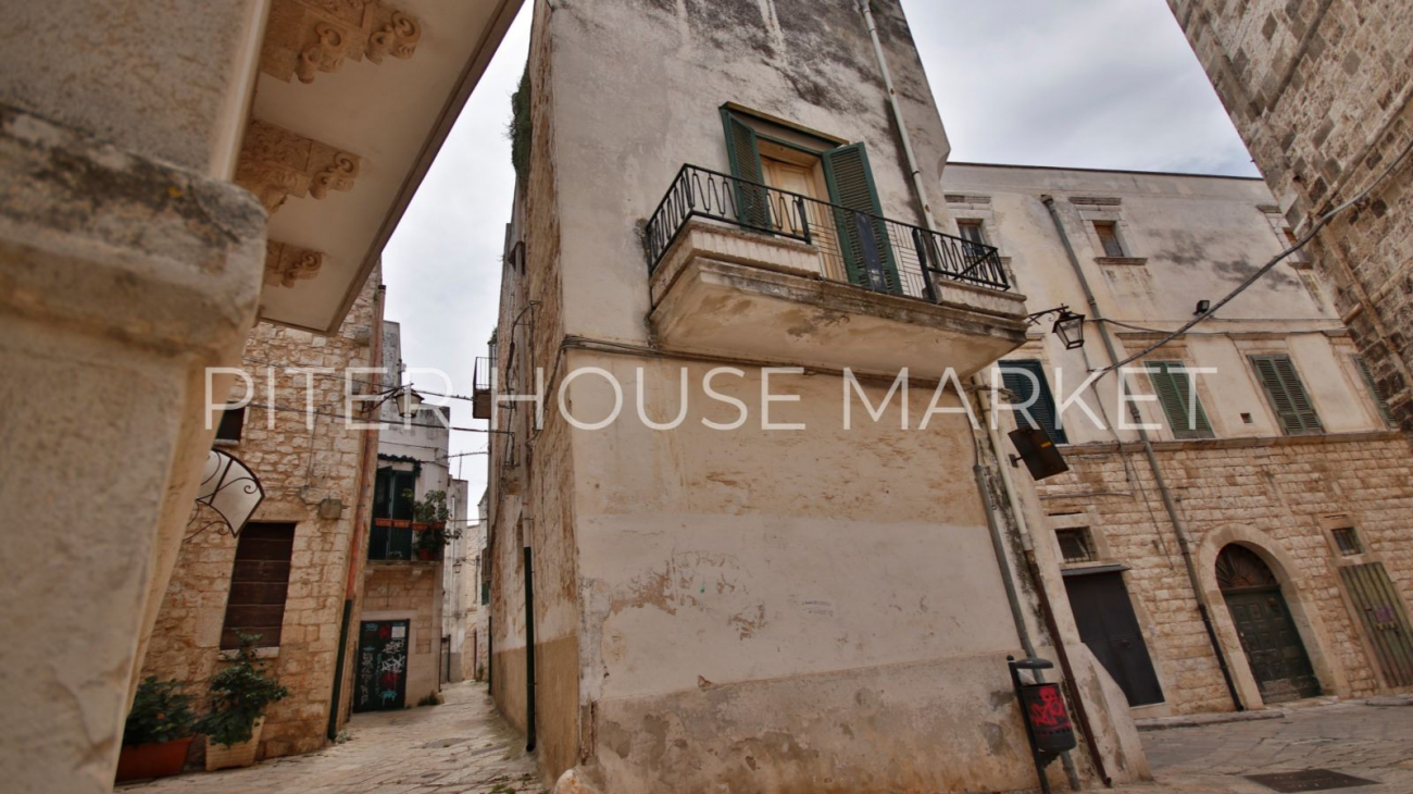 900's Building for sale in Conversano Historical Center