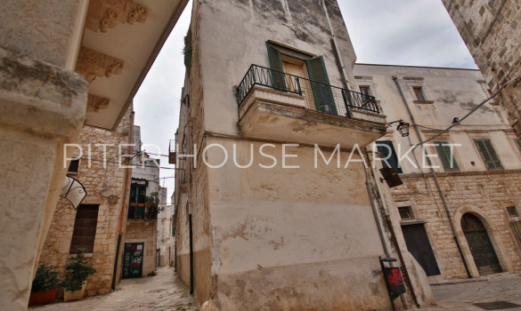 900's Building for sale in Conversano Historical Center